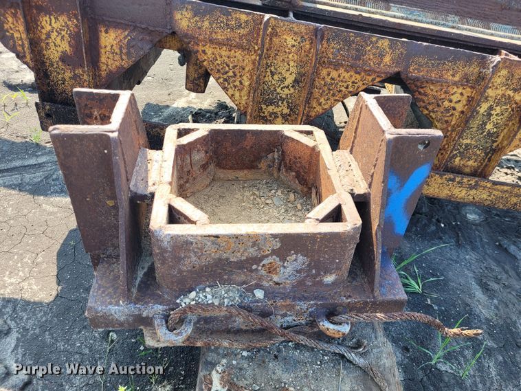 image for item NX9463 Pile driver