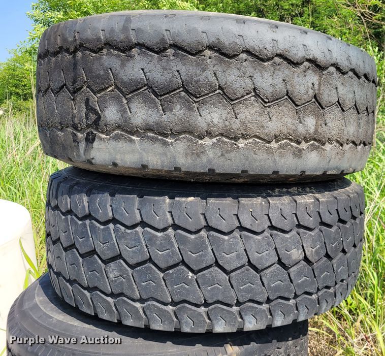 image for item NX9476 (9) tires and wheels