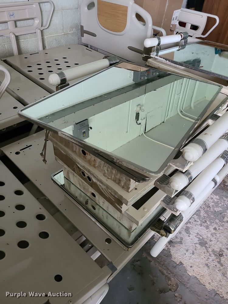 image for item NX9547 (8) medicine cabinets