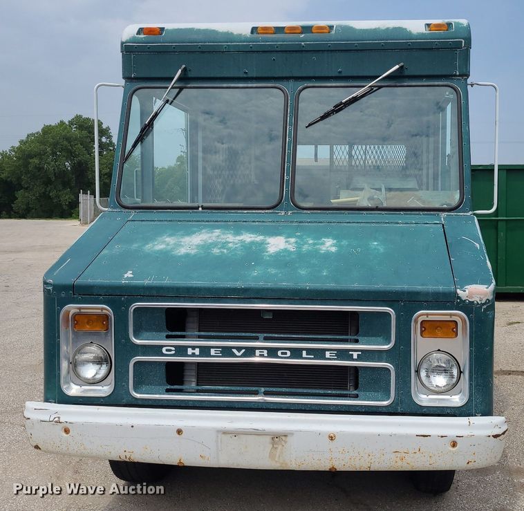 image for item NX9549 1991 Chevrolet Step Van 30  delivery truck