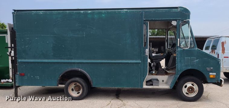 image for item NX9549 1991 Chevrolet Step Van 30  delivery truck