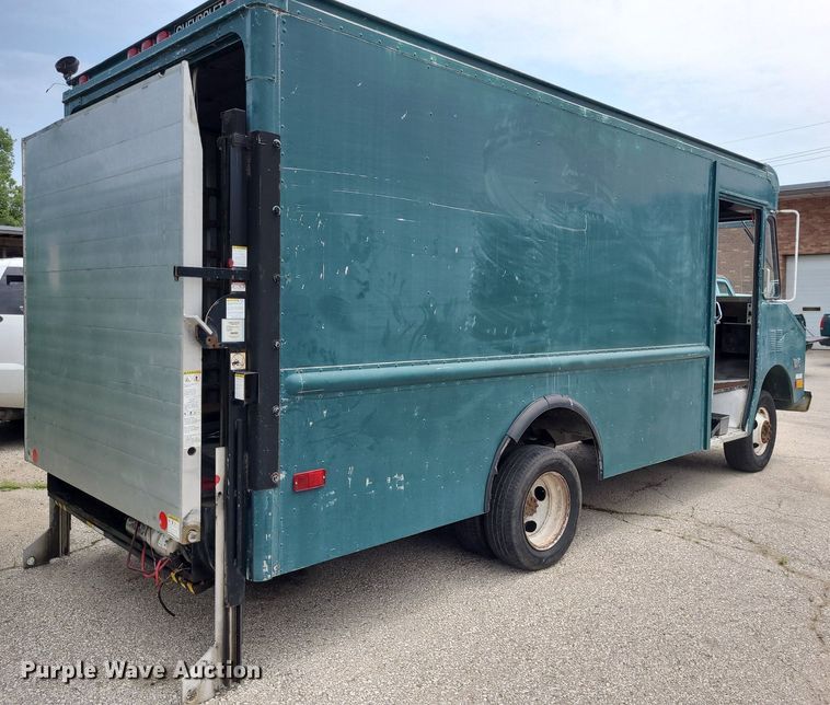 image for item NX9549 1991 Chevrolet Step Van 30  delivery truck