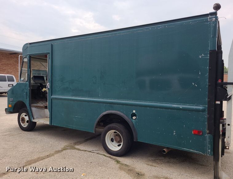 image for item NX9549 1991 Chevrolet Step Van 30  delivery truck