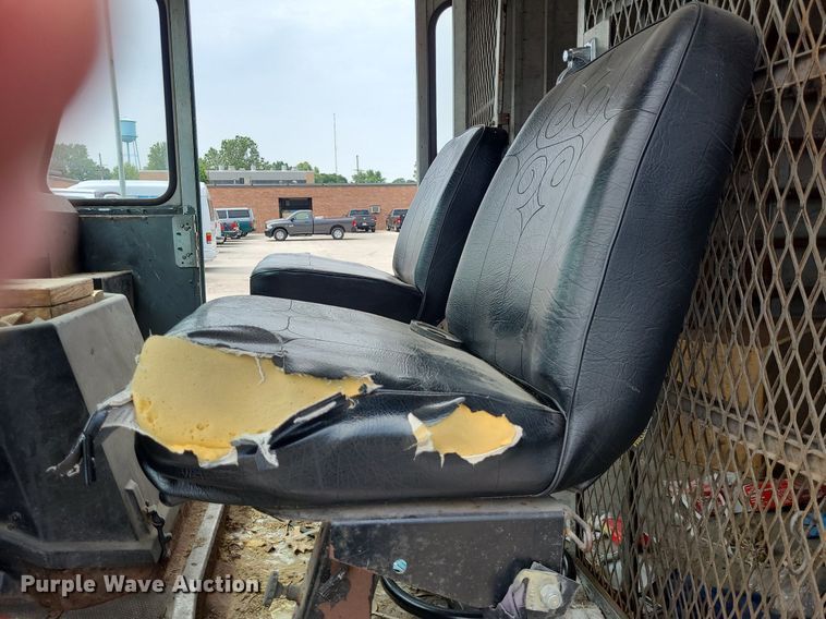 image for item NX9549 1991 Chevrolet Step Van 30  delivery truck