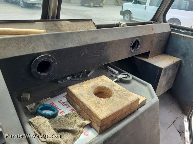 image for item NX9549 1991 Chevrolet Step Van 30  delivery truck