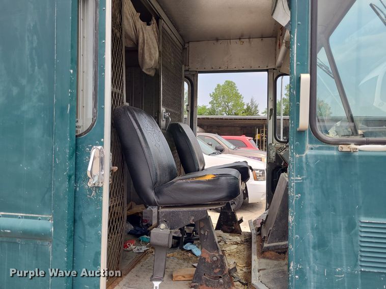 image for item NX9549 1991 Chevrolet Step Van 30  delivery truck