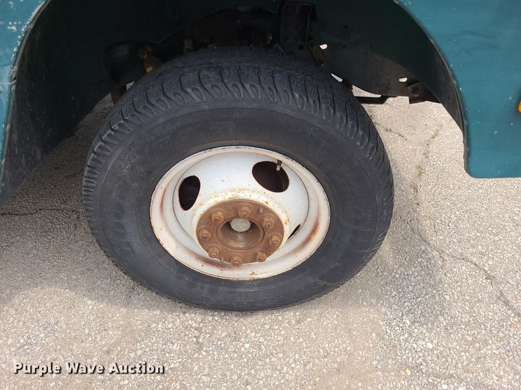 image for item NX9549 1991 Chevrolet Step Van 30  delivery truck