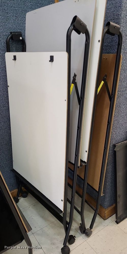 (10) easels in Council Grove, KS Item NX9577 sold Purple Wave