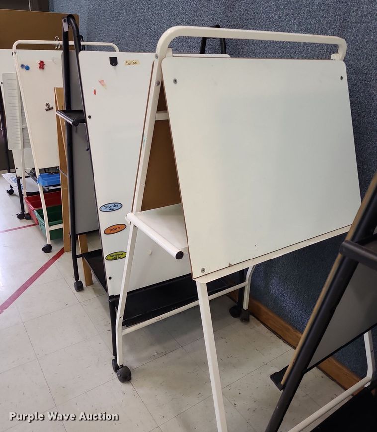 (10) easels in Council Grove, KS Item NX9577 sold Purple Wave