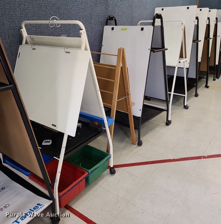 (10) easels in Council Grove, KS Item NX9577 sold Purple Wave
