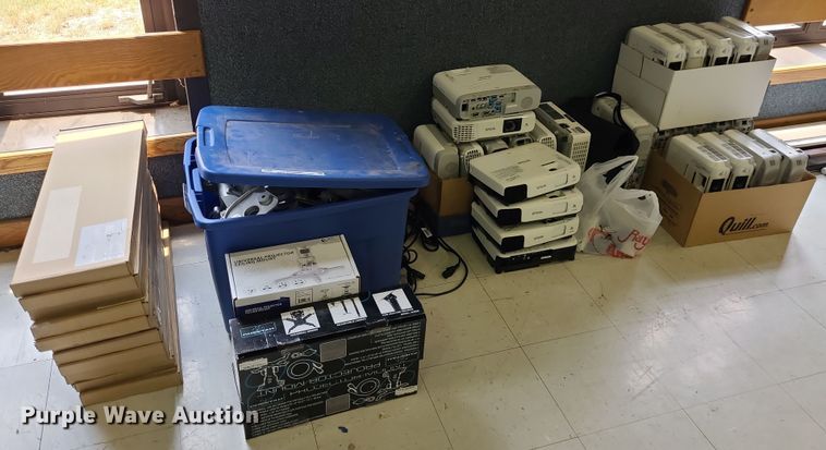 image for item NX9591 (28) projectors