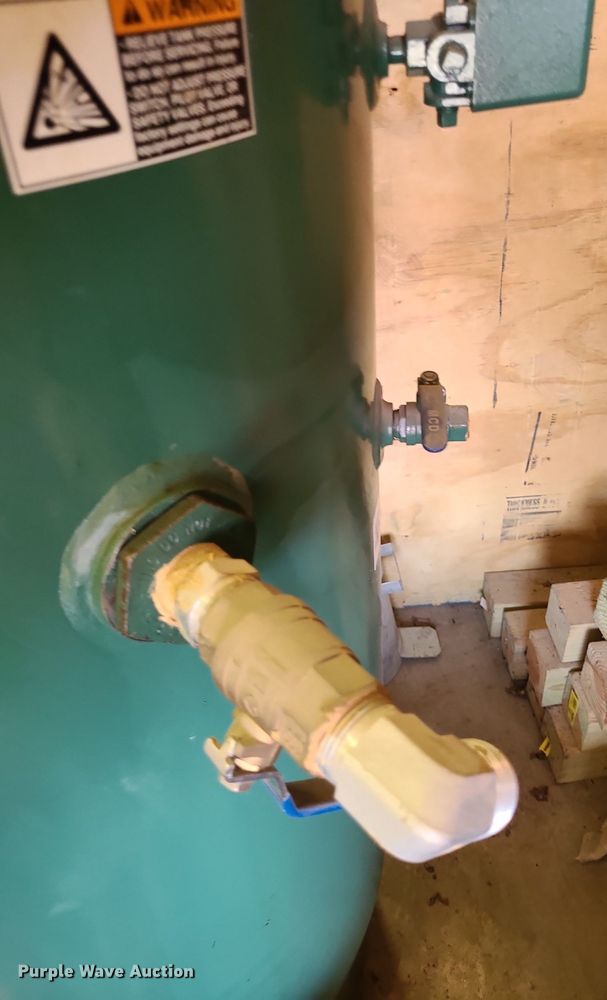 image for item NX9593 2013 Champion VR58  air compressor