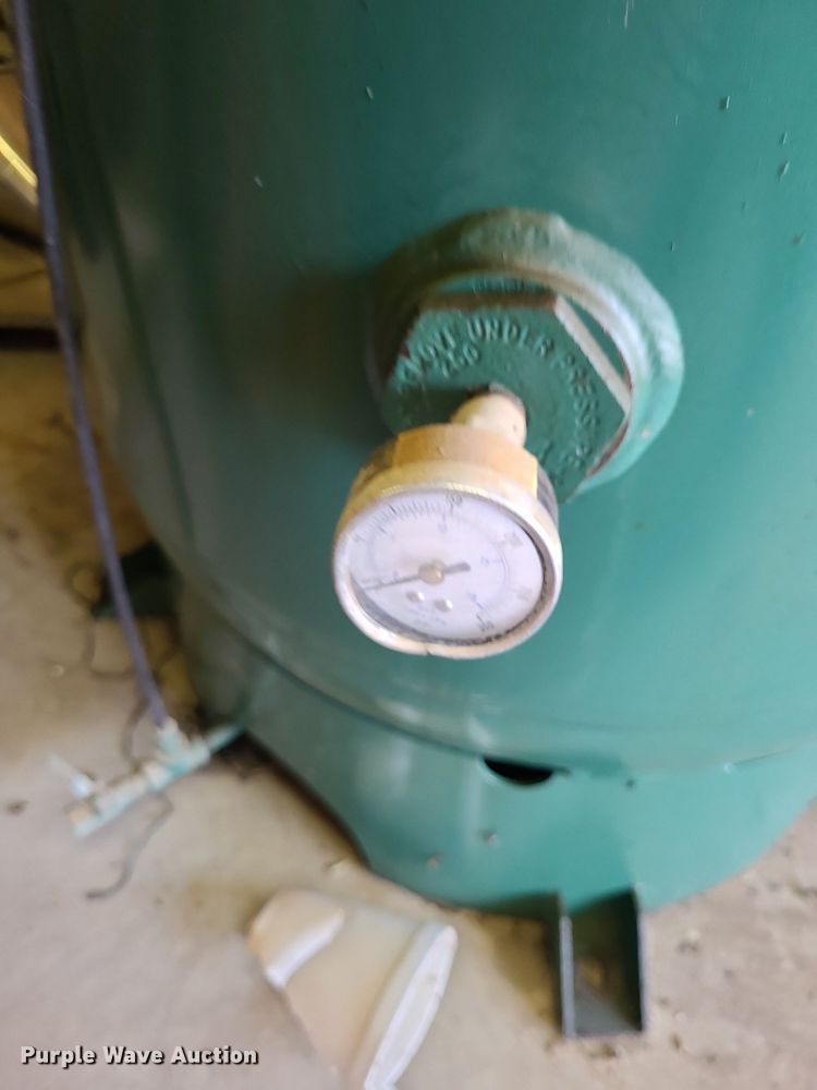 image for item NX9593 2013 Champion VR58  air compressor