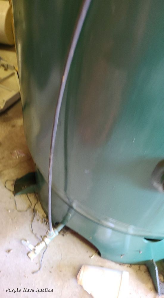 image for item NX9593 2013 Champion VR58  air compressor