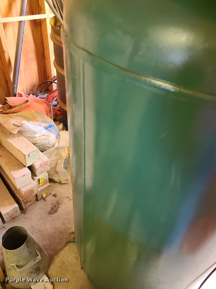 image for item NX9593 2013 Champion VR58  air compressor