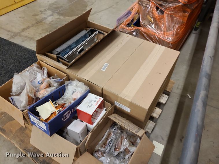 image for item NX9594 Ford truck parts