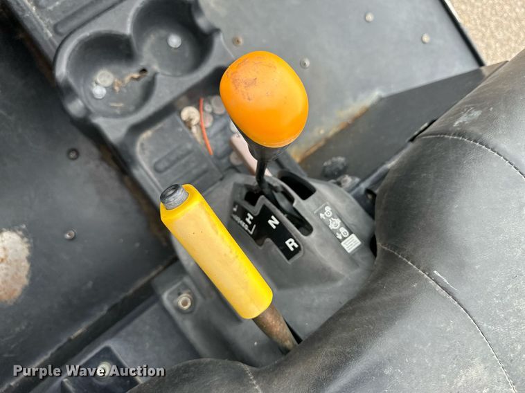 image for item NY9187 2011 John Deere Gator XUV  utility vehicle