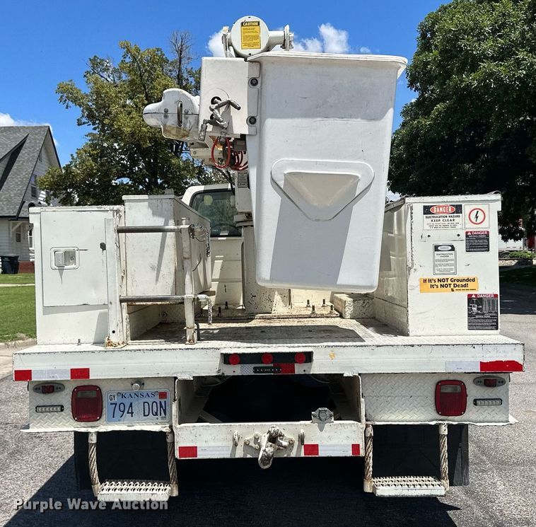 image for item NY9194 1992 Ford F700  bucket truck