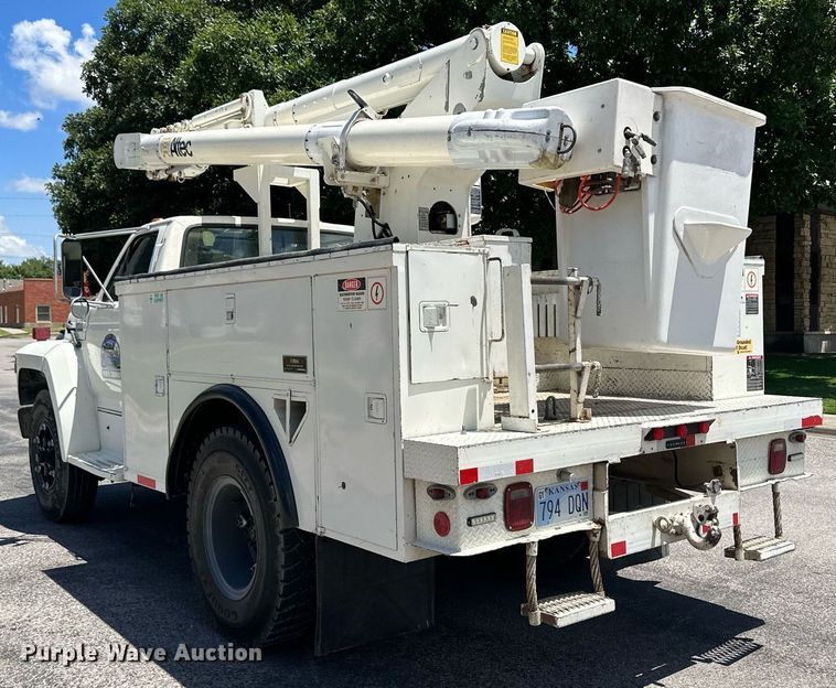 image for item NY9194 1992 Ford F700  bucket truck