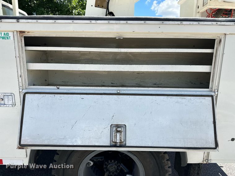 image for item NY9194 1992 Ford F700  bucket truck