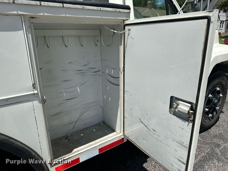 image for item NY9194 1992 Ford F700  bucket truck