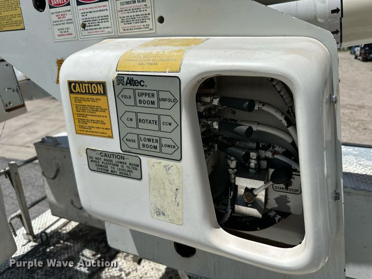 image for item NY9194 1992 Ford F700  bucket truck