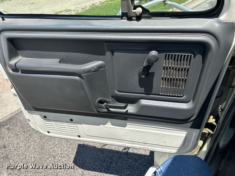 image for item NY9194 1992 Ford F700  bucket truck