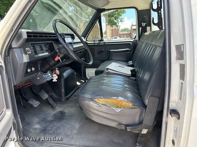 image for item NY9194 1992 Ford F700  bucket truck