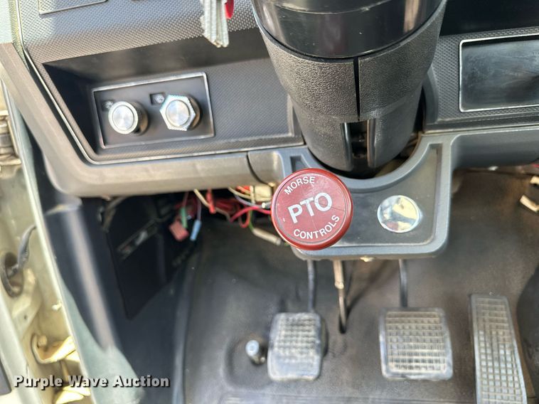 image for item NY9194 1992 Ford F700  bucket truck