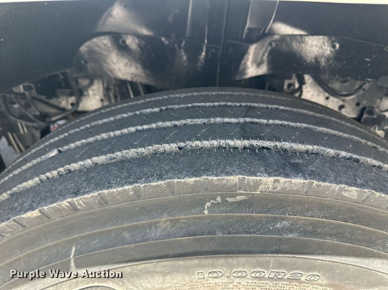 image for item NY9194 1992 Ford F700  bucket truck