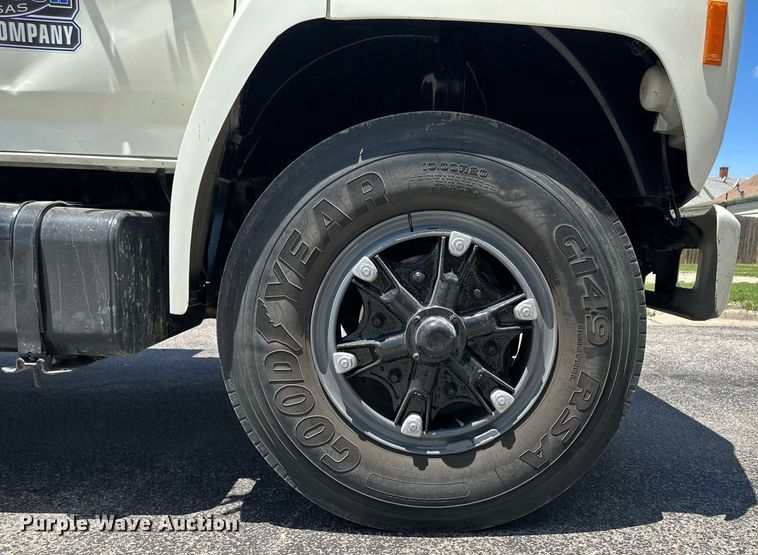 image for item NY9194 1992 Ford F700  bucket truck