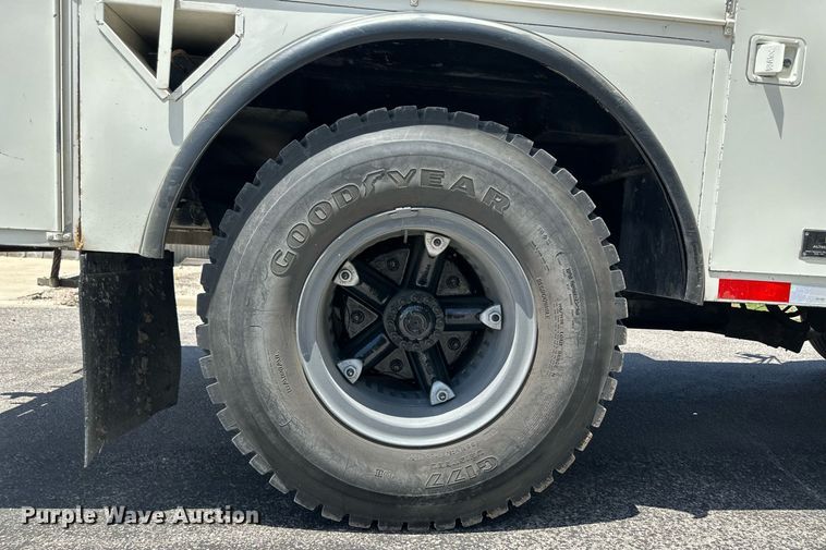 image for item NY9194 1992 Ford F700  bucket truck