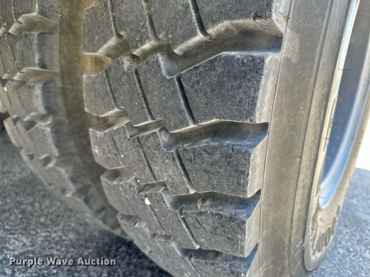 image for item NY9194 1992 Ford F700  bucket truck