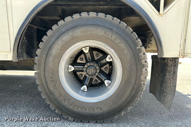 image for item NY9194 1992 Ford F700  bucket truck