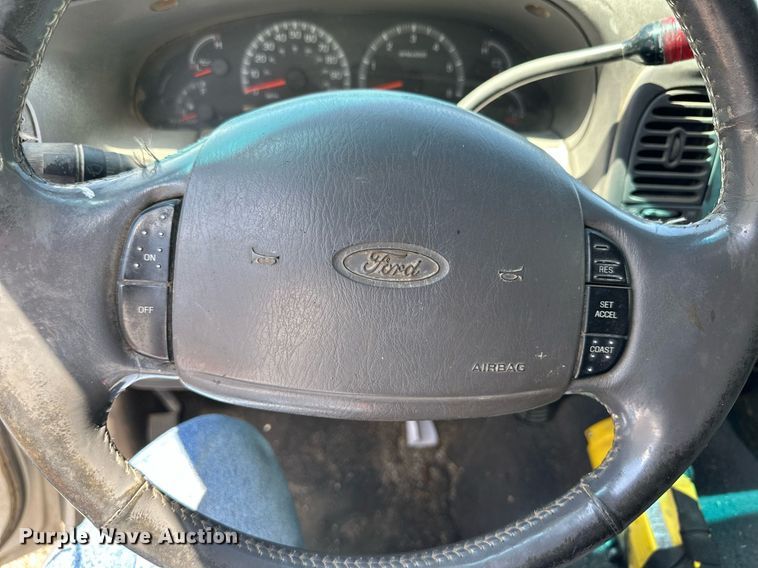 image for item NY9195 2001 Ford F150 XLT  SuperCrew pickup truck