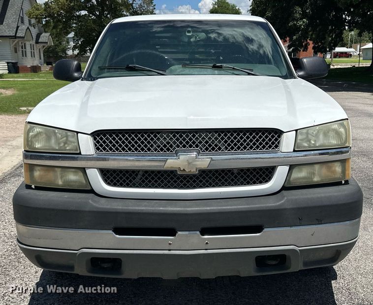 image for item NY9196 2003 Chevrolet Silverado 2500HD  Ext. Cab flatbed pickup truck