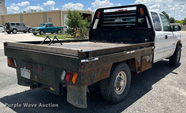 image for item NY9196 2003 Chevrolet Silverado 2500HD  Ext. Cab flatbed pickup truck