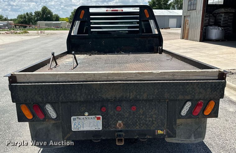 image for item NY9196 2003 Chevrolet Silverado 2500HD  Ext. Cab flatbed pickup truck