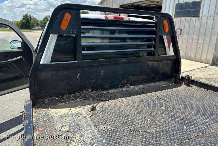 image for item NY9196 2003 Chevrolet Silverado 2500HD  Ext. Cab flatbed pickup truck