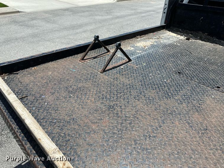 image for item NY9196 2003 Chevrolet Silverado 2500HD  Ext. Cab flatbed pickup truck