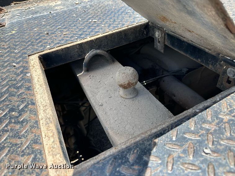 image for item NY9196 2003 Chevrolet Silverado 2500HD  Ext. Cab flatbed pickup truck