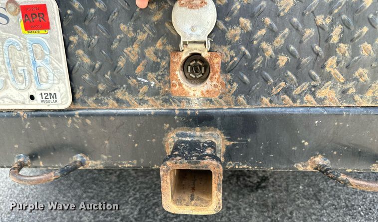 image for item NY9196 2003 Chevrolet Silverado 2500HD  Ext. Cab flatbed pickup truck