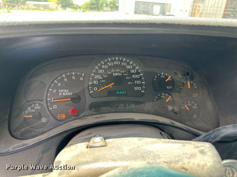 image for item NY9196 2003 Chevrolet Silverado 2500HD  Ext. Cab flatbed pickup truck