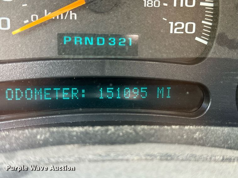 image for item NY9196 2003 Chevrolet Silverado 2500HD  Ext. Cab flatbed pickup truck