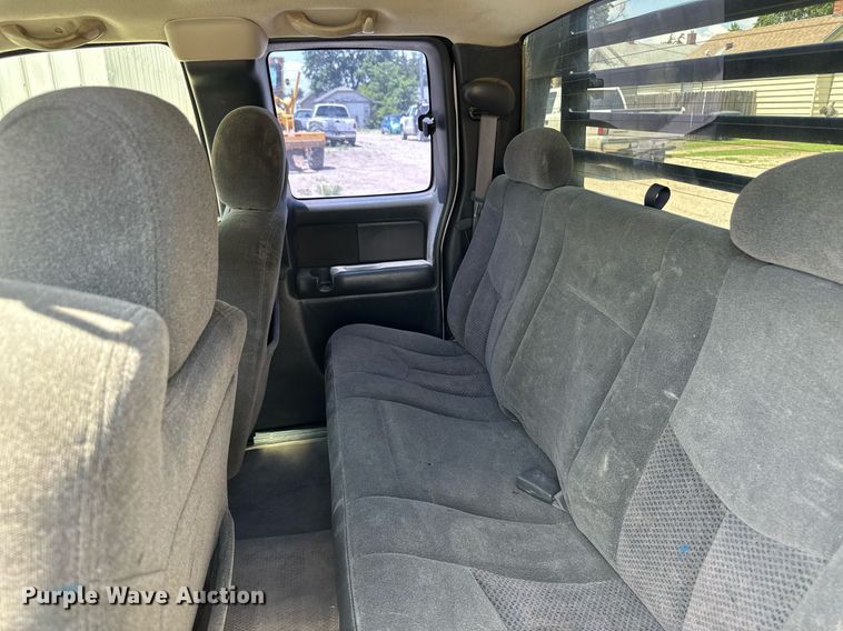 image for item NY9196 2003 Chevrolet Silverado 2500HD  Ext. Cab flatbed pickup truck