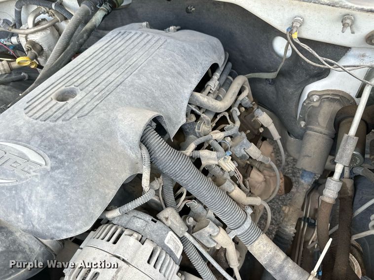 image for item NY9196 2003 Chevrolet Silverado 2500HD  Ext. Cab flatbed pickup truck