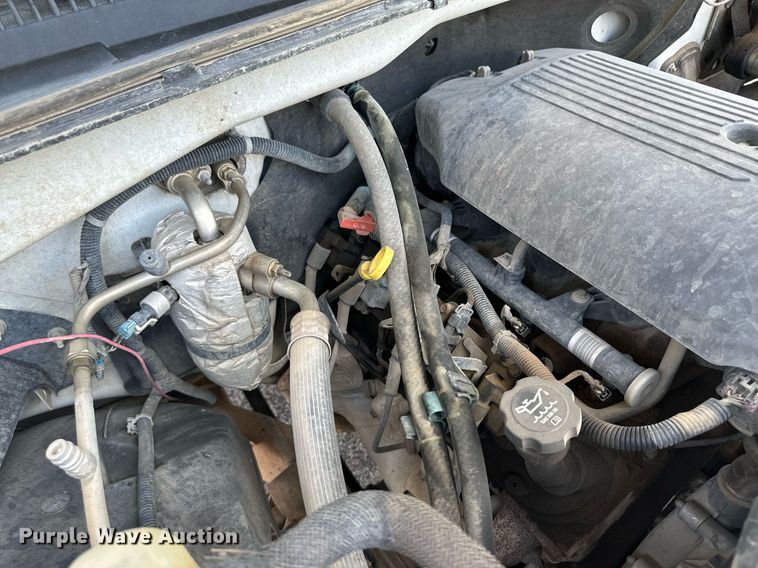 image for item NY9196 2003 Chevrolet Silverado 2500HD  Ext. Cab flatbed pickup truck