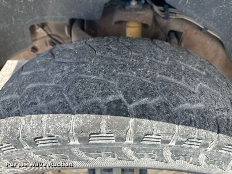 image for item NY9196 2003 Chevrolet Silverado 2500HD  Ext. Cab flatbed pickup truck