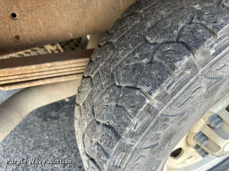 image for item NY9196 2003 Chevrolet Silverado 2500HD  Ext. Cab flatbed pickup truck