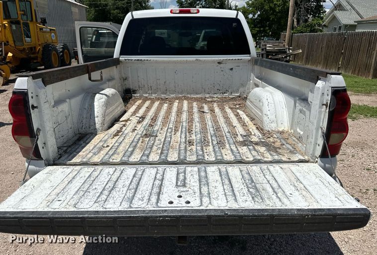 image for item NY9197 2005 Chevrolet Silverado 1500HD  Crew Cab pickup truck